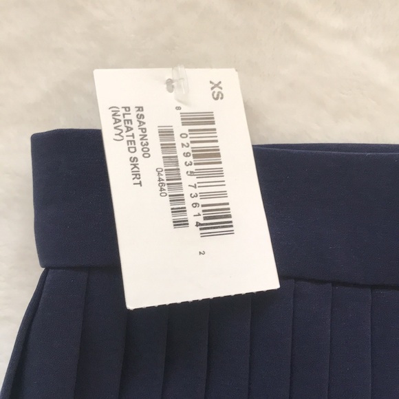 Pleaded Skirt - Picture 2 of 5